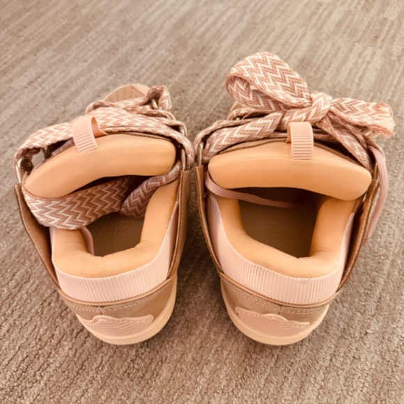 Sneakers with oversized laces - Picture 2 of 4